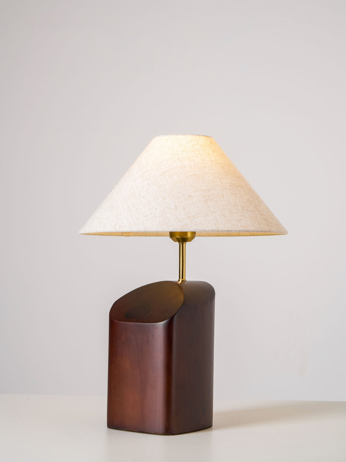Lampa stołowa Halene z drewna i płótna