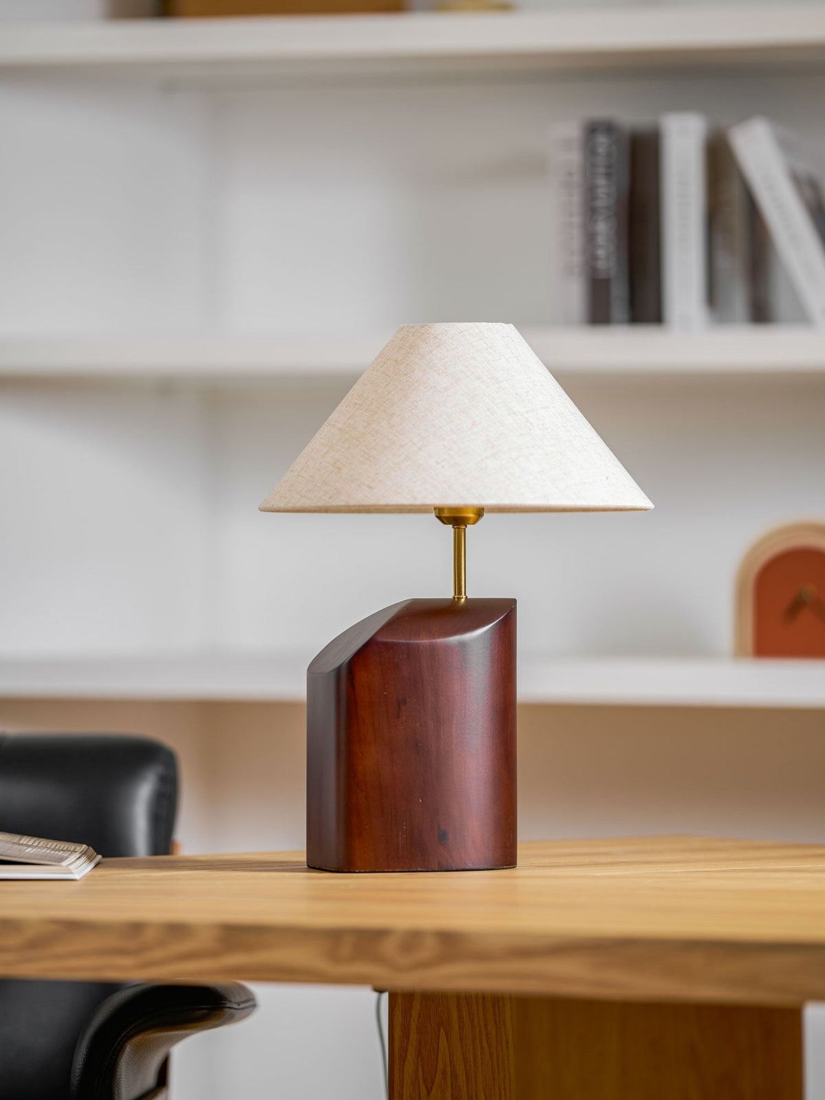 Lampa stołowa Halene z drewna i płótna