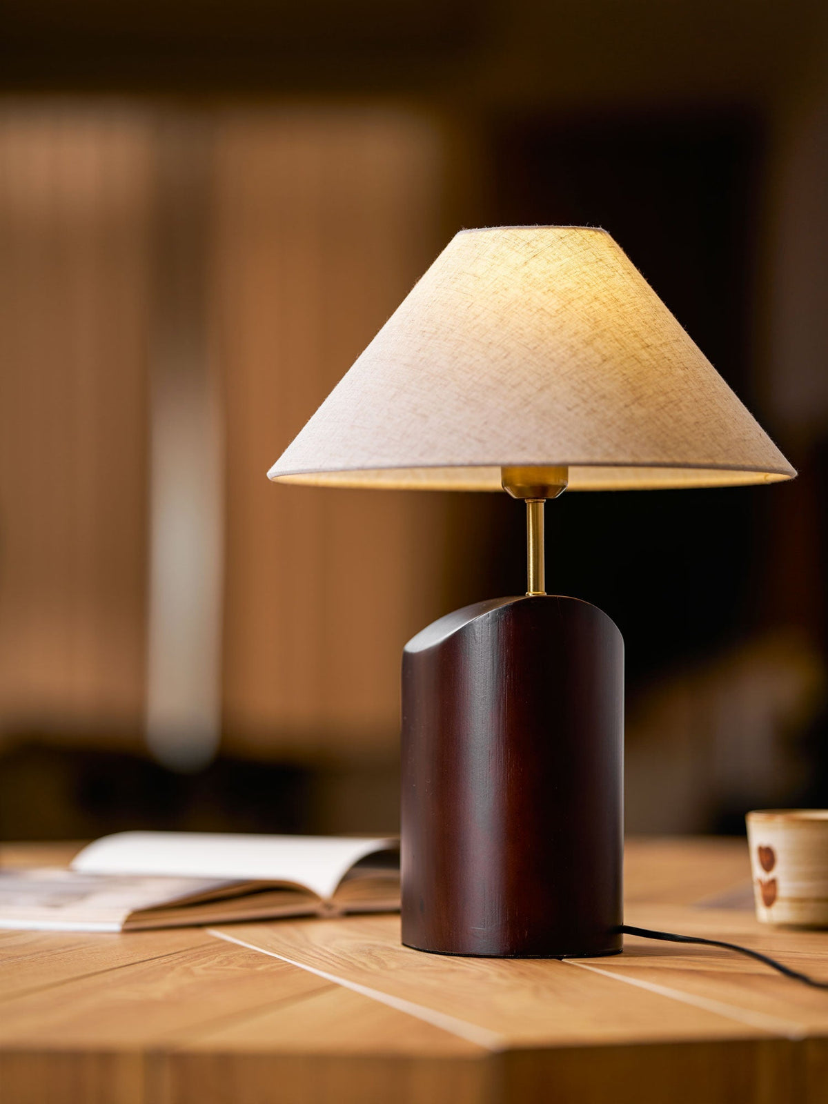 Lampa stołowa Halene z drewna i płótna