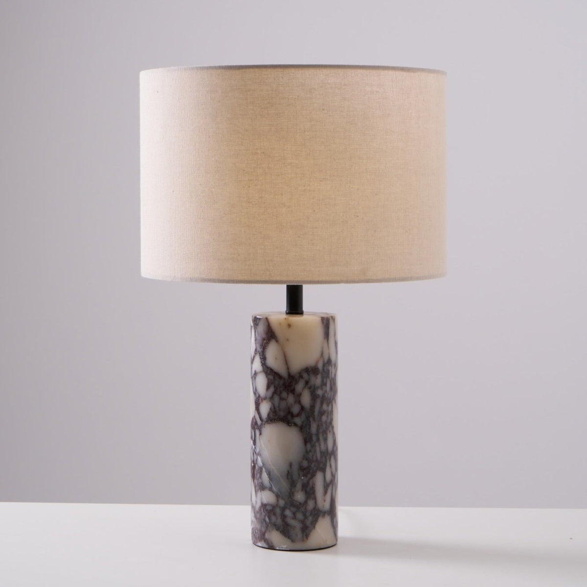 Vivo elegancka lampa stołowa z marmuru