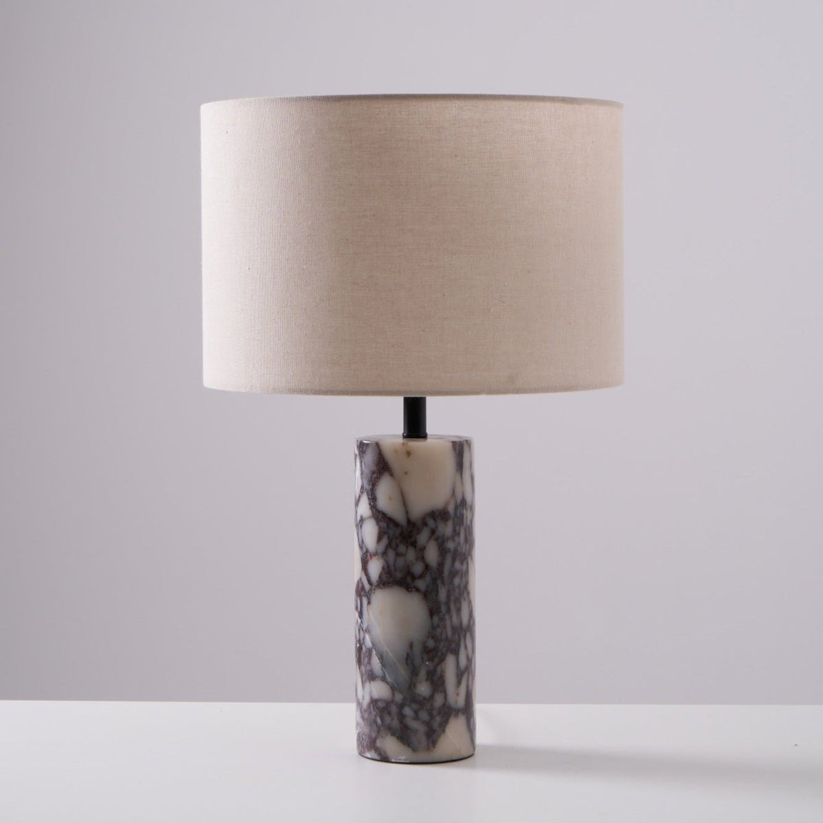 Vivo elegancka lampa stołowa z marmuru