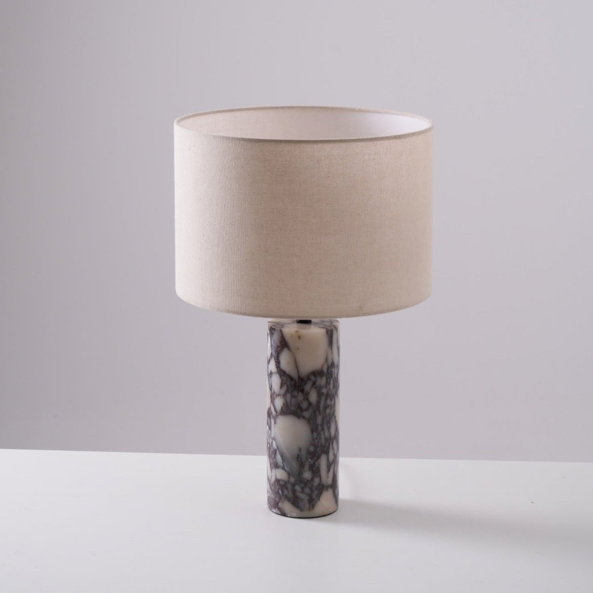 Vivo elegancka lampa stołowa z marmuru