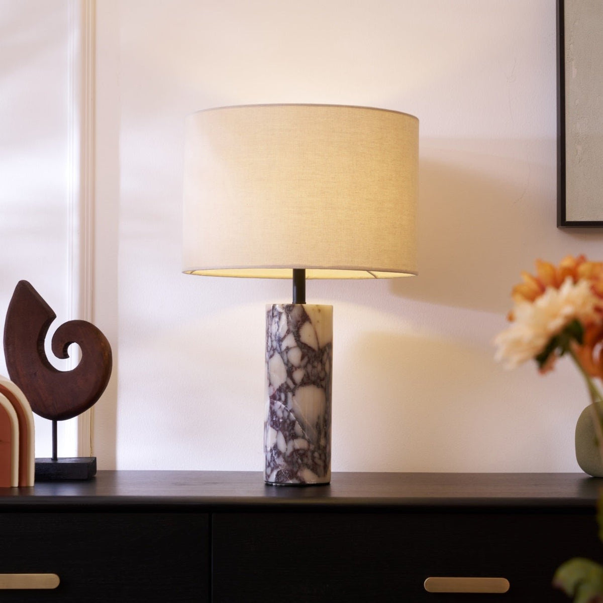 Vivo elegancka lampa stołowa z marmuru