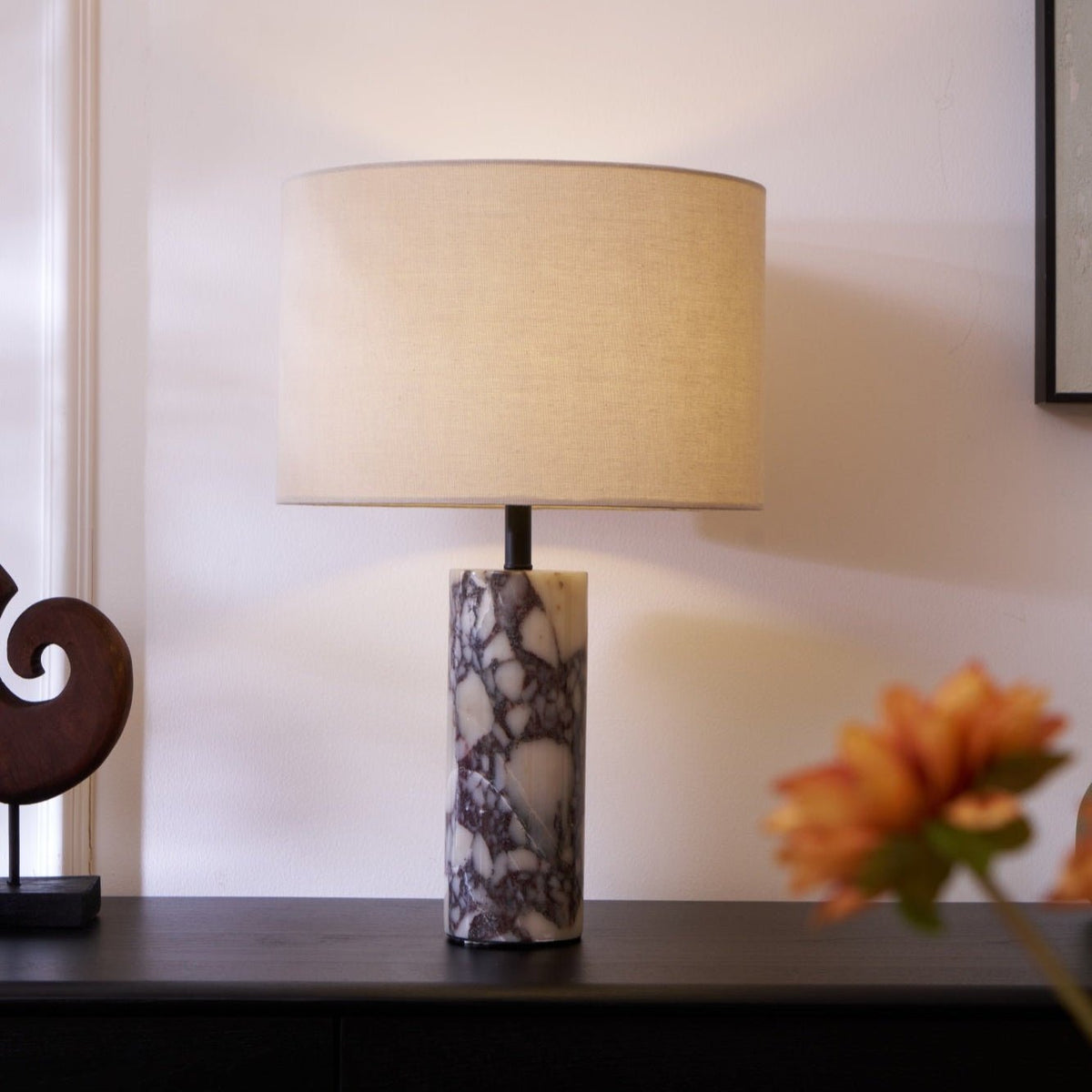 Vivo elegancka lampa stołowa z marmuru
