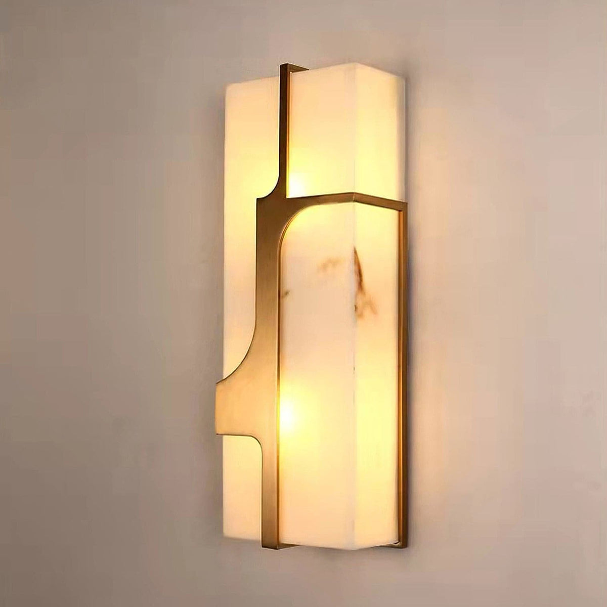Kinkiet Ariel z panelu alabastrowego i ramą miedzianą