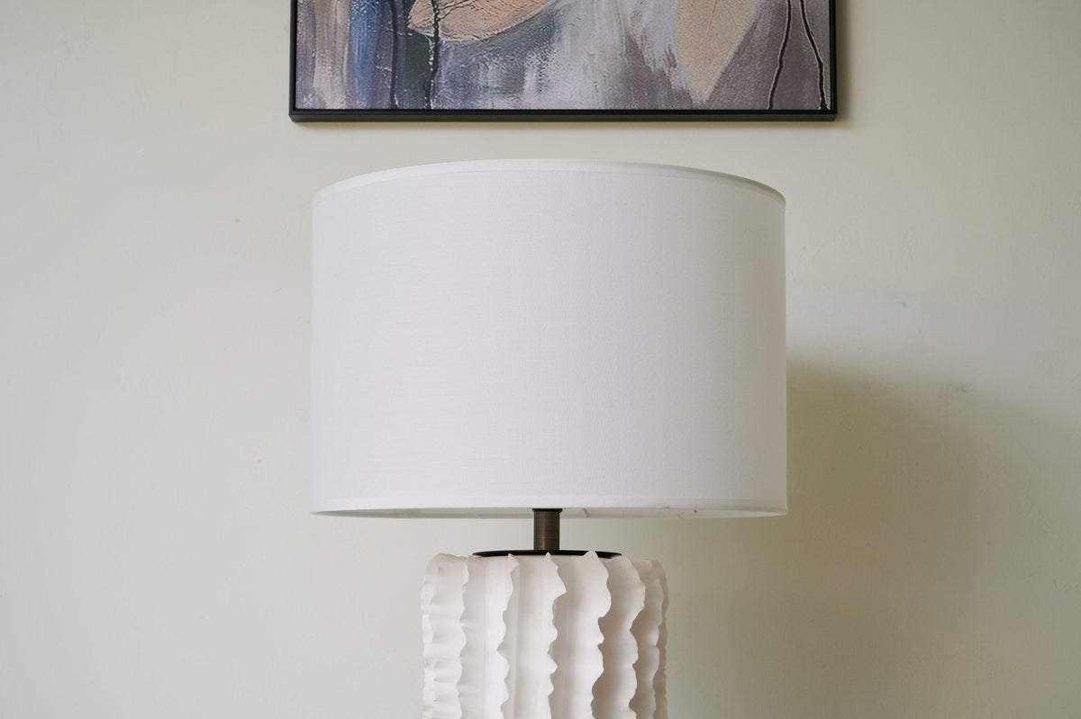Evelyn minimalistyczna lampa stołowa z ceramiki