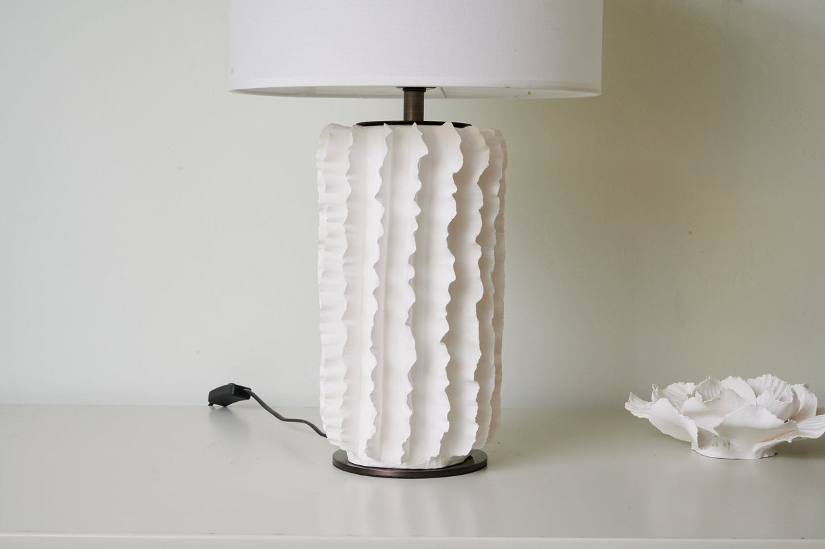 Evelyn minimalistyczna lampa stołowa z ceramiki