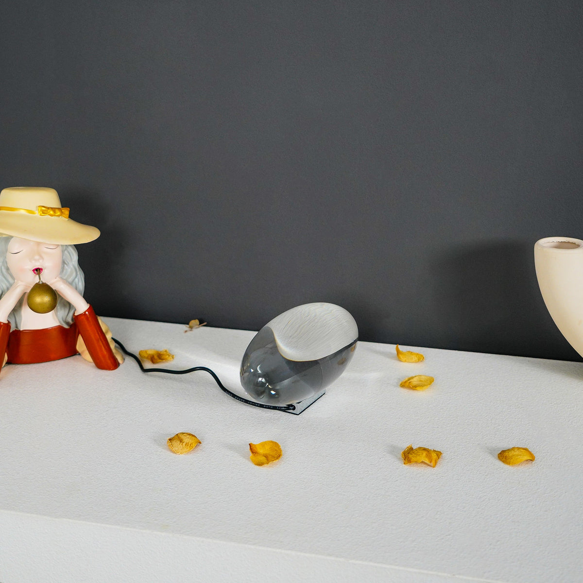 Solarece minimalistyczna lampa stołowa ze szkła