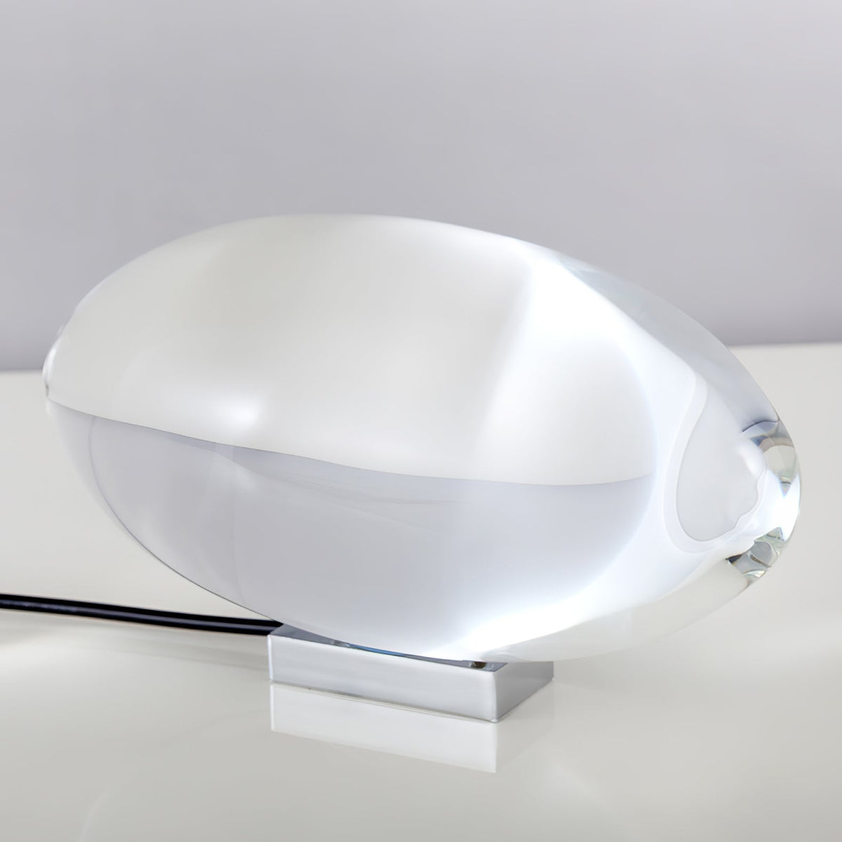 Solarece minimalistyczna lampa stołowa ze szkła