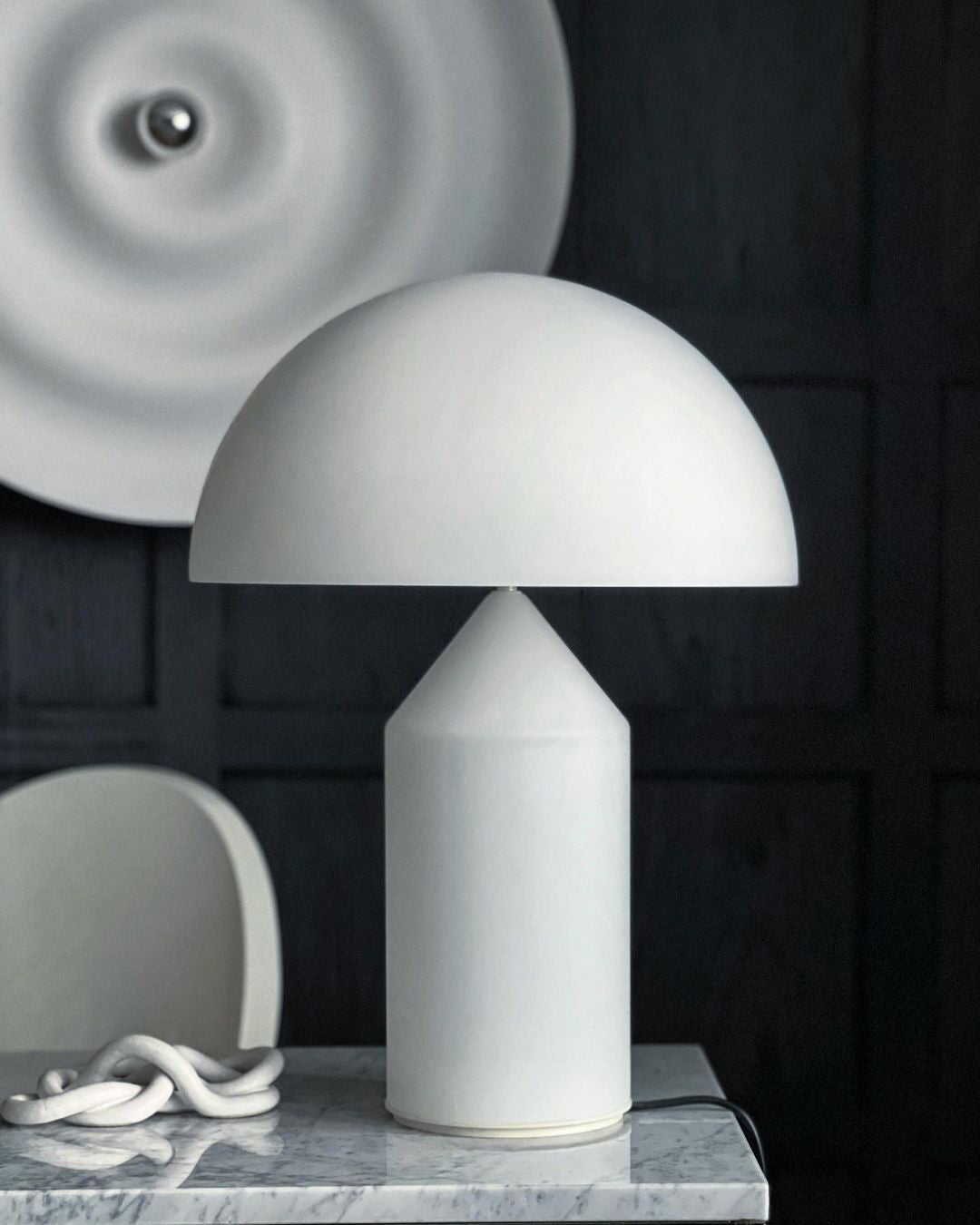 Selisina minimalistyczna lampa stołowa o stylu przemysłowym