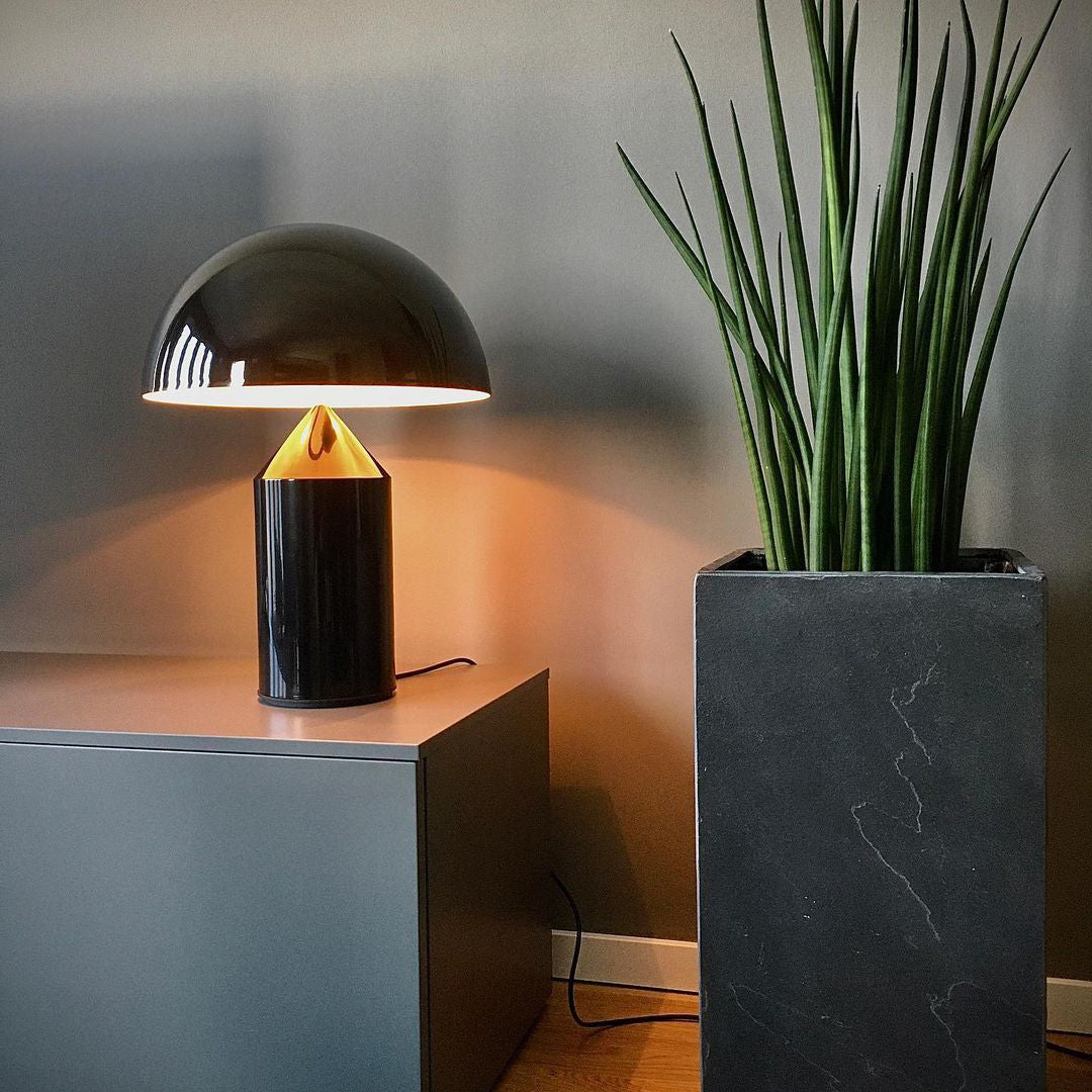 Selisina minimalistyczna lampa stołowa o stylu przemysłowym