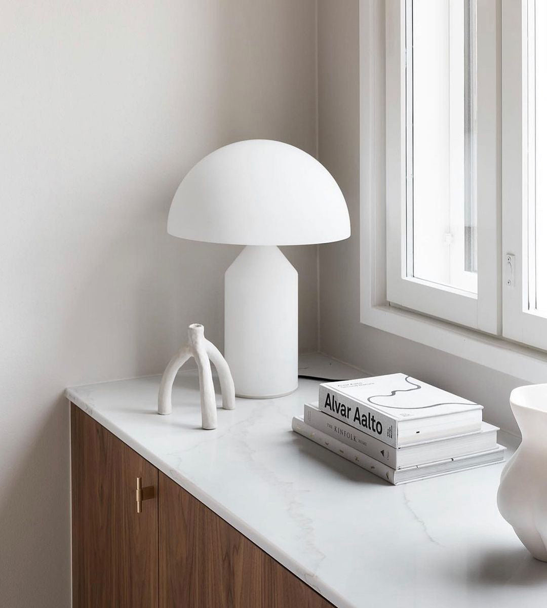 Selisina minimalistyczna lampa stołowa o stylu przemysłowym