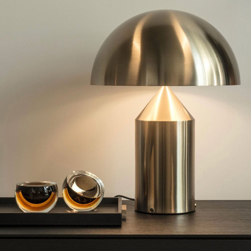 Selisina minimalistyczna lampa stołowa o stylu przemysłowym