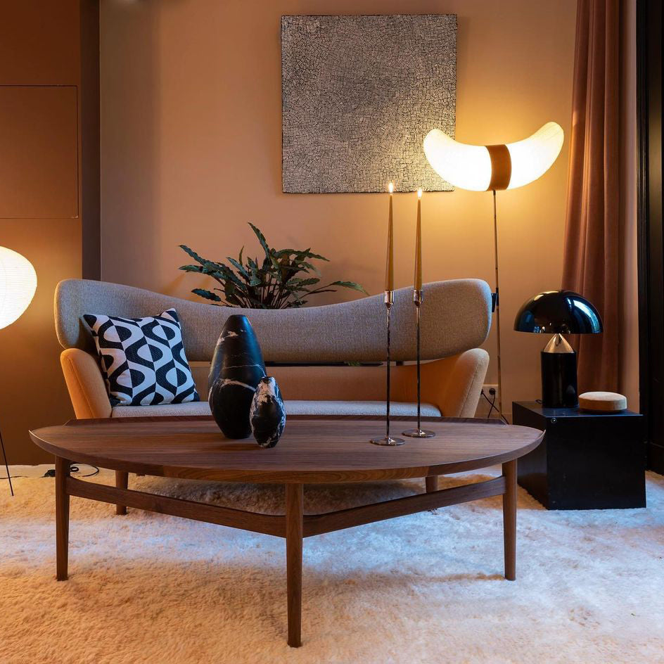 Selisina minimalistyczna lampa stołowa o stylu przemysłowym