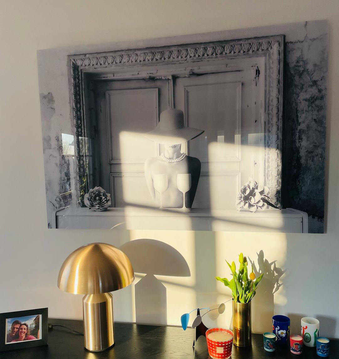 Selisina minimalistyczna lampa stołowa o stylu przemysłowym