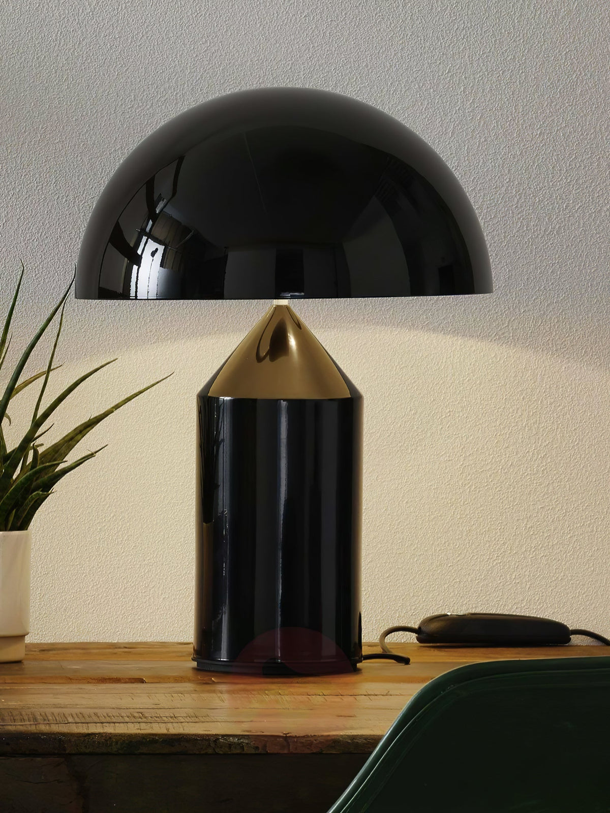 Selisina minimalistyczna lampa stołowa o stylu przemysłowym