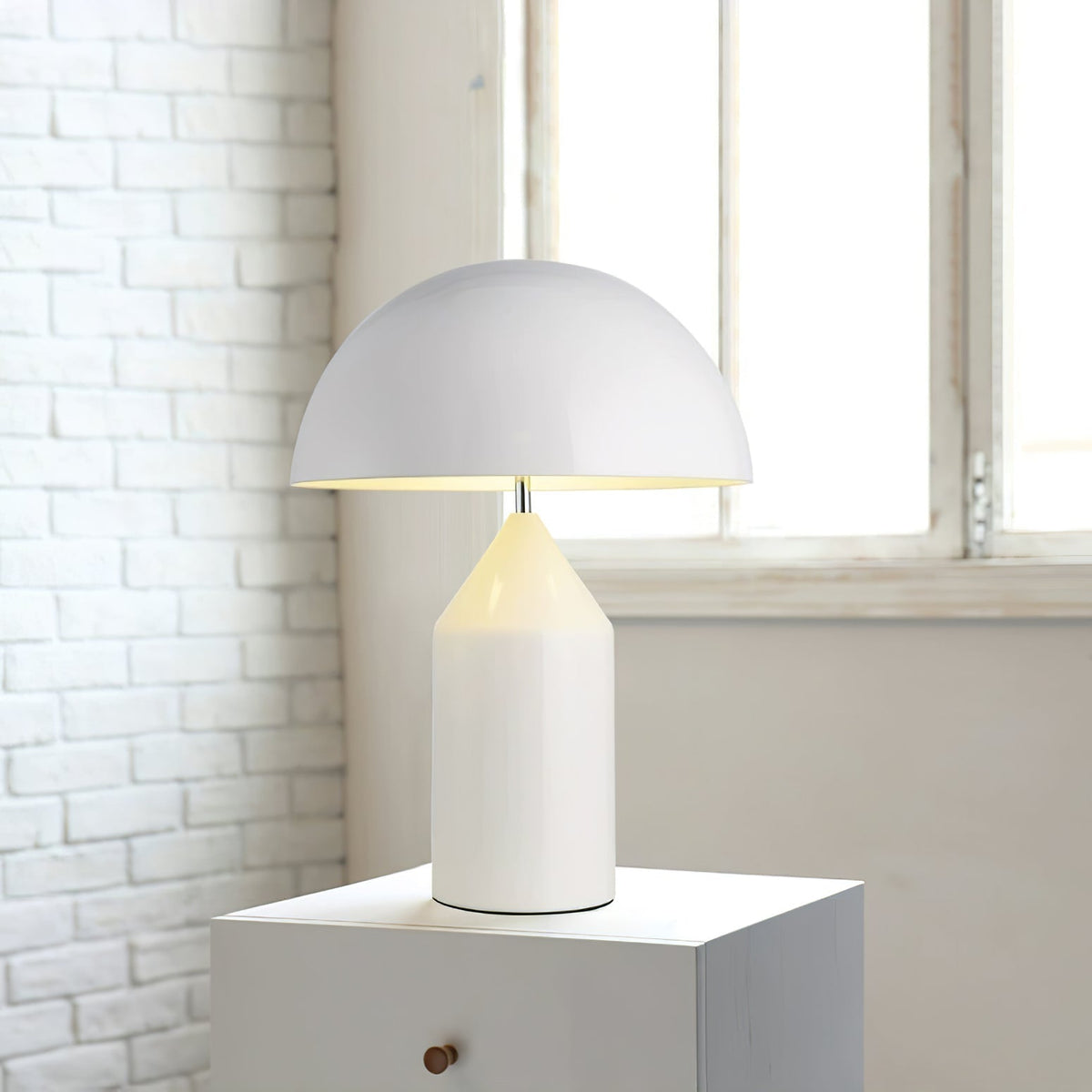 Selisina minimalistyczna lampa stołowa o stylu przemysłowym
