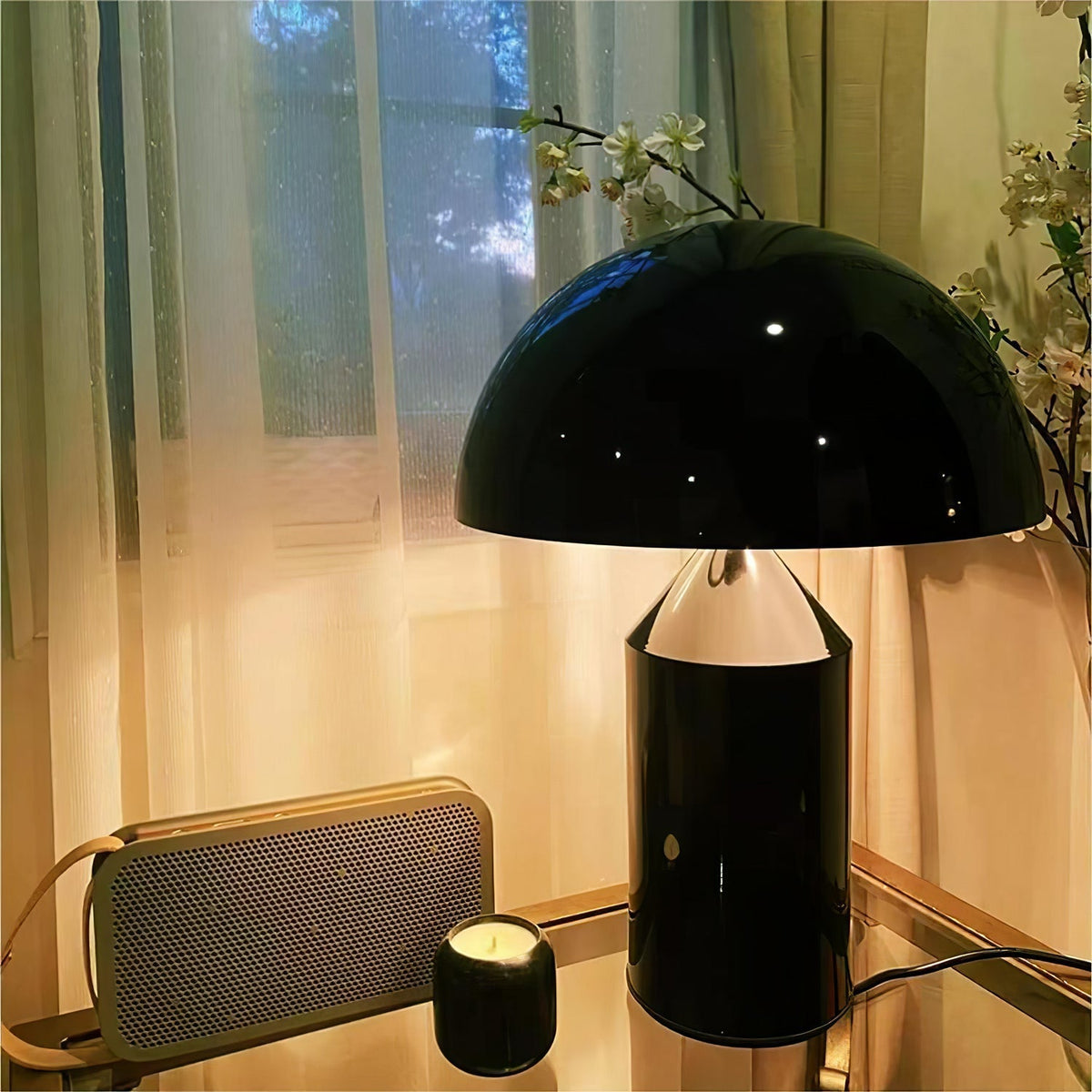 Selisina minimalistyczna lampa stołowa o stylu przemysłowym