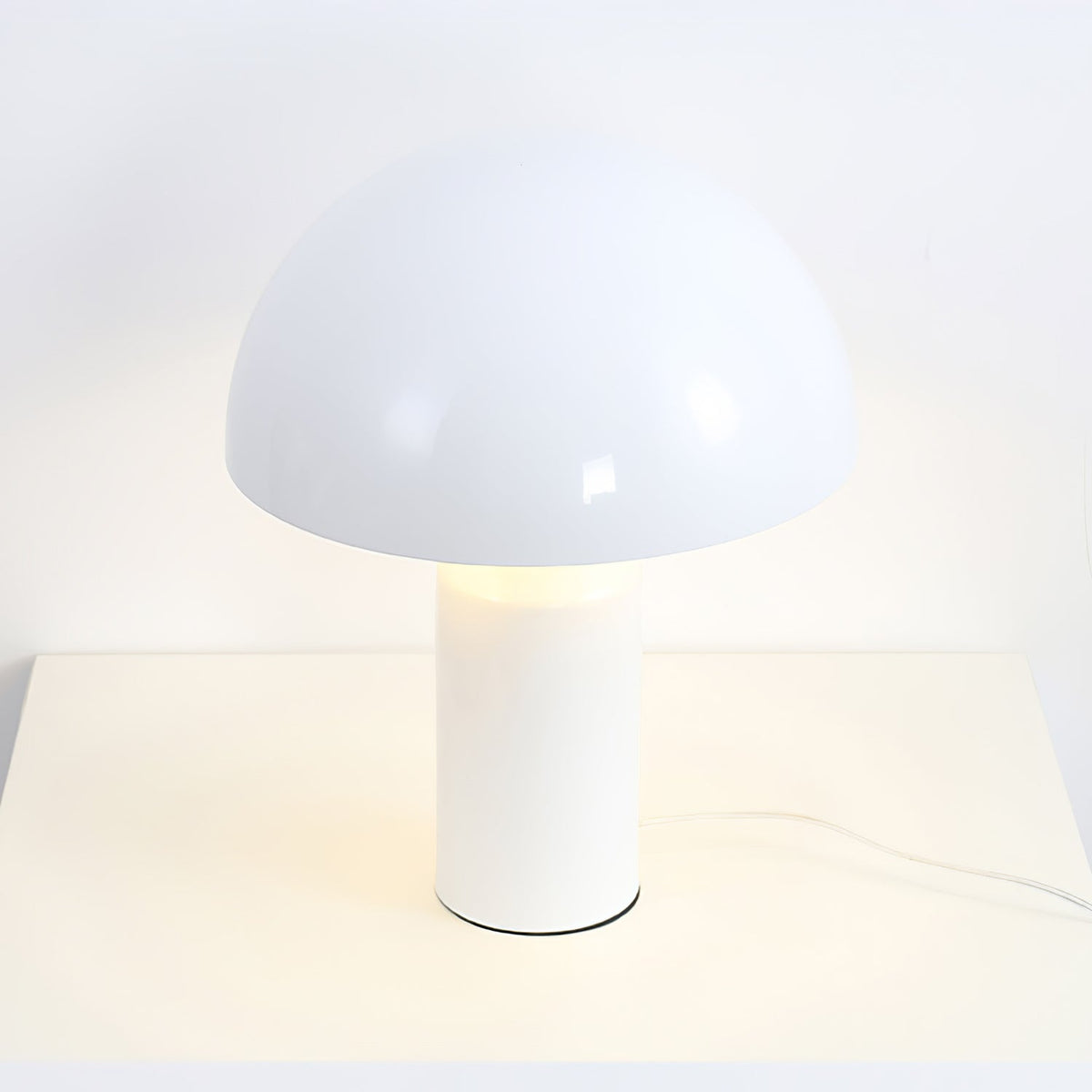 Selisina minimalistyczna lampa stołowa o stylu przemysłowym