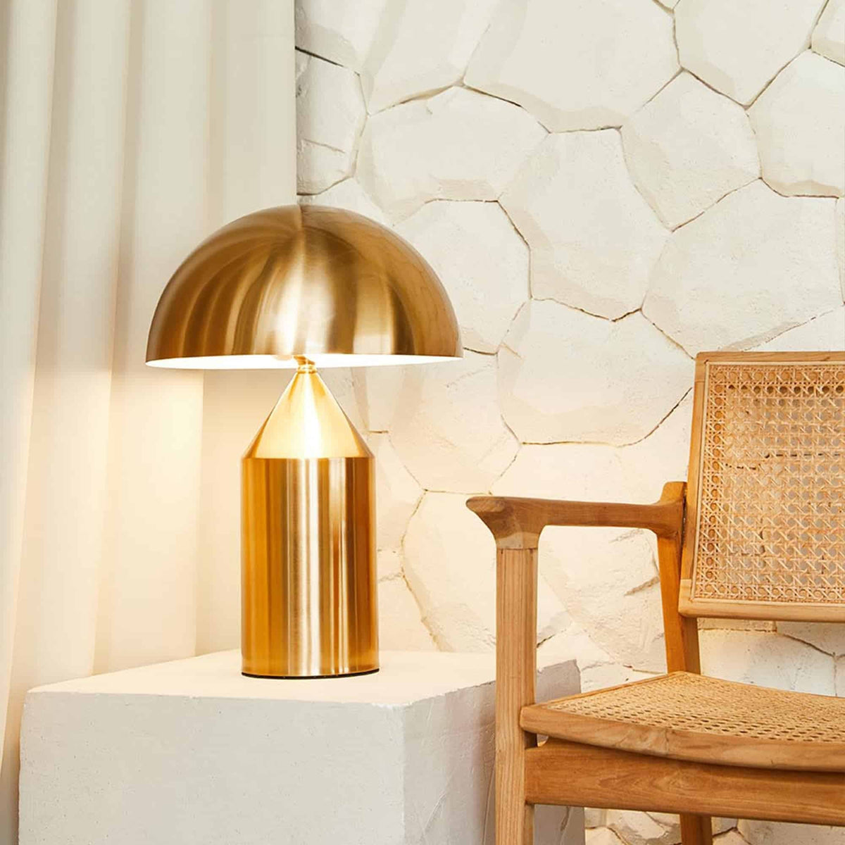 Selisina minimalistyczna lampa stołowa o stylu przemysłowym