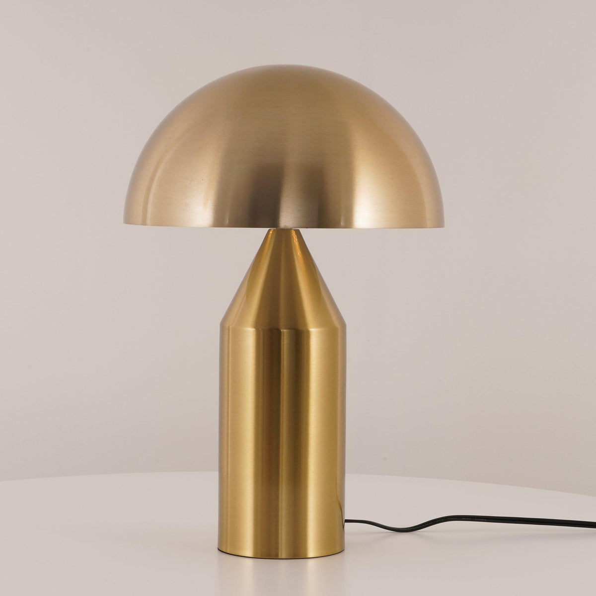 Selisina minimalistyczna lampa stołowa o stylu przemysłowym