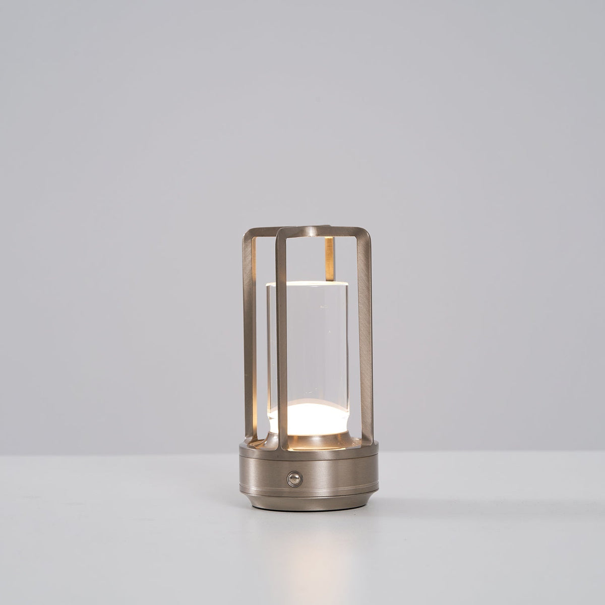 Solvane ładowalna lampa stołowa