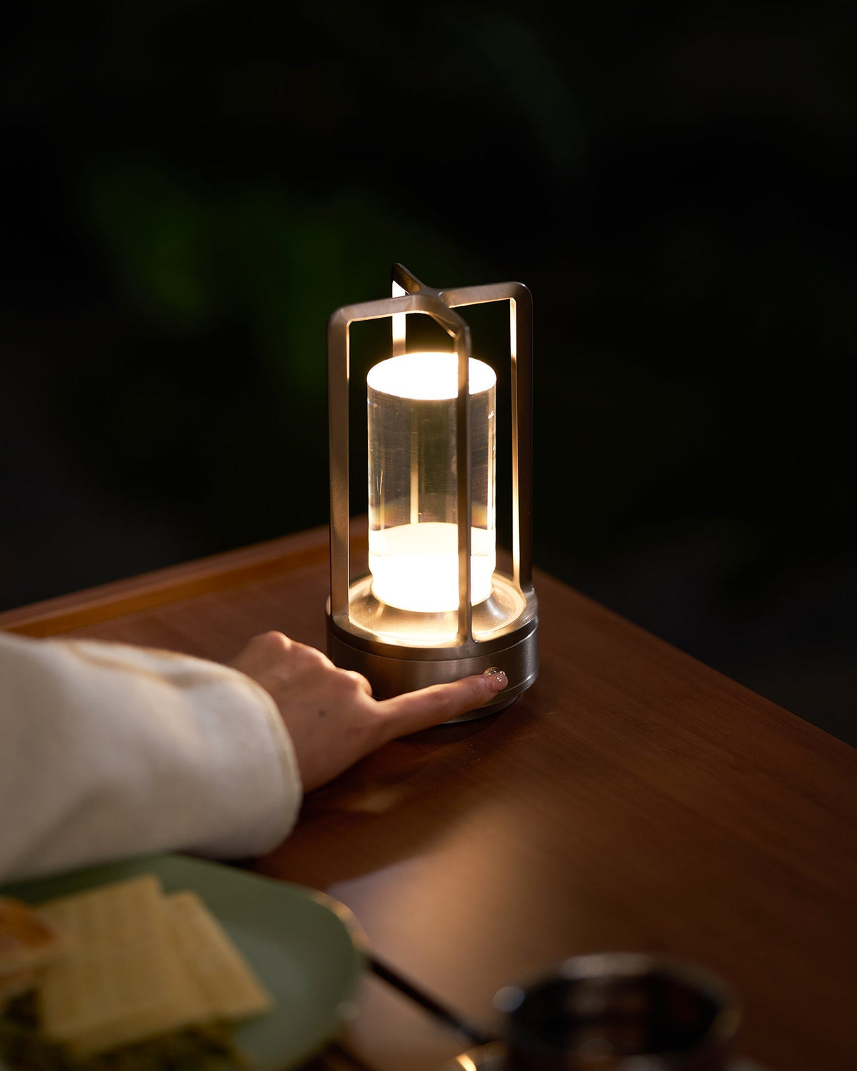 Solvane ładowalna lampa stołowa