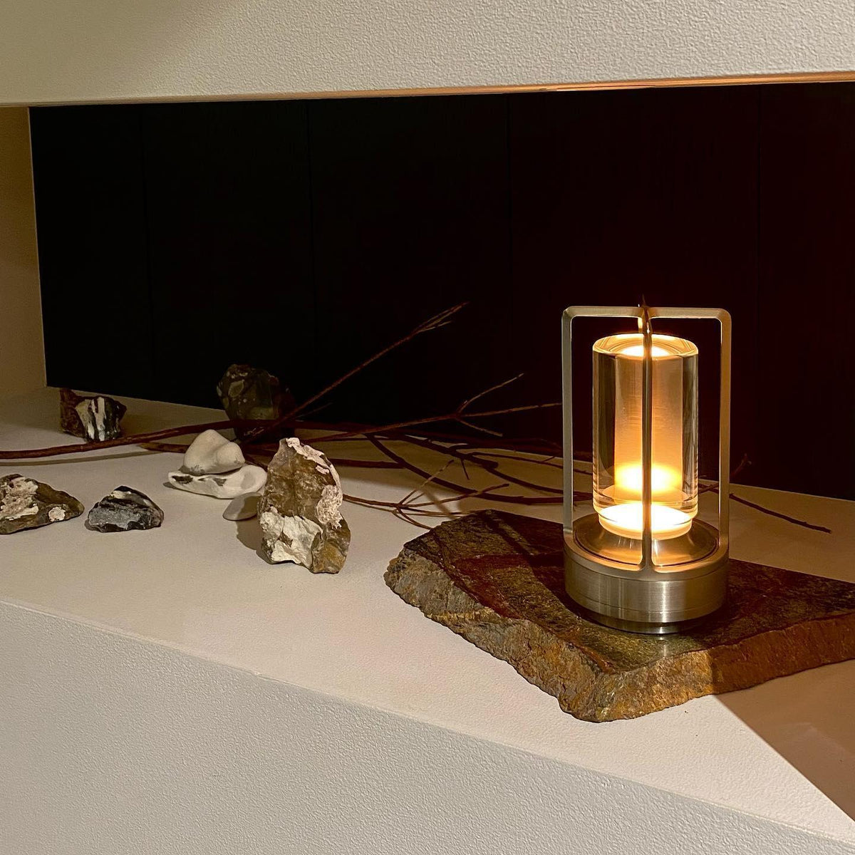 Calisina lampa stołowa (wbudowana bateria)