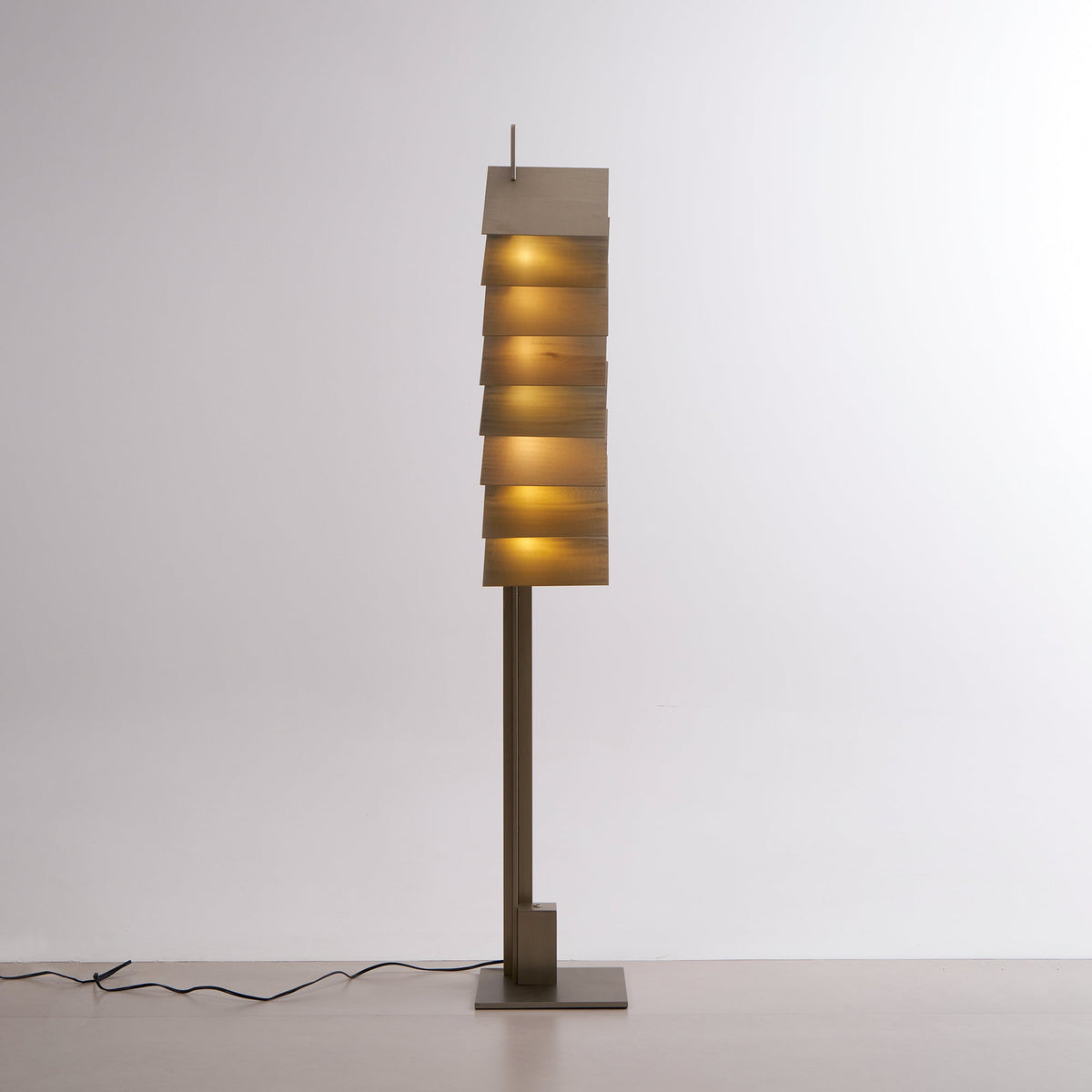 Virauena zewnętrzna lampa stojąca