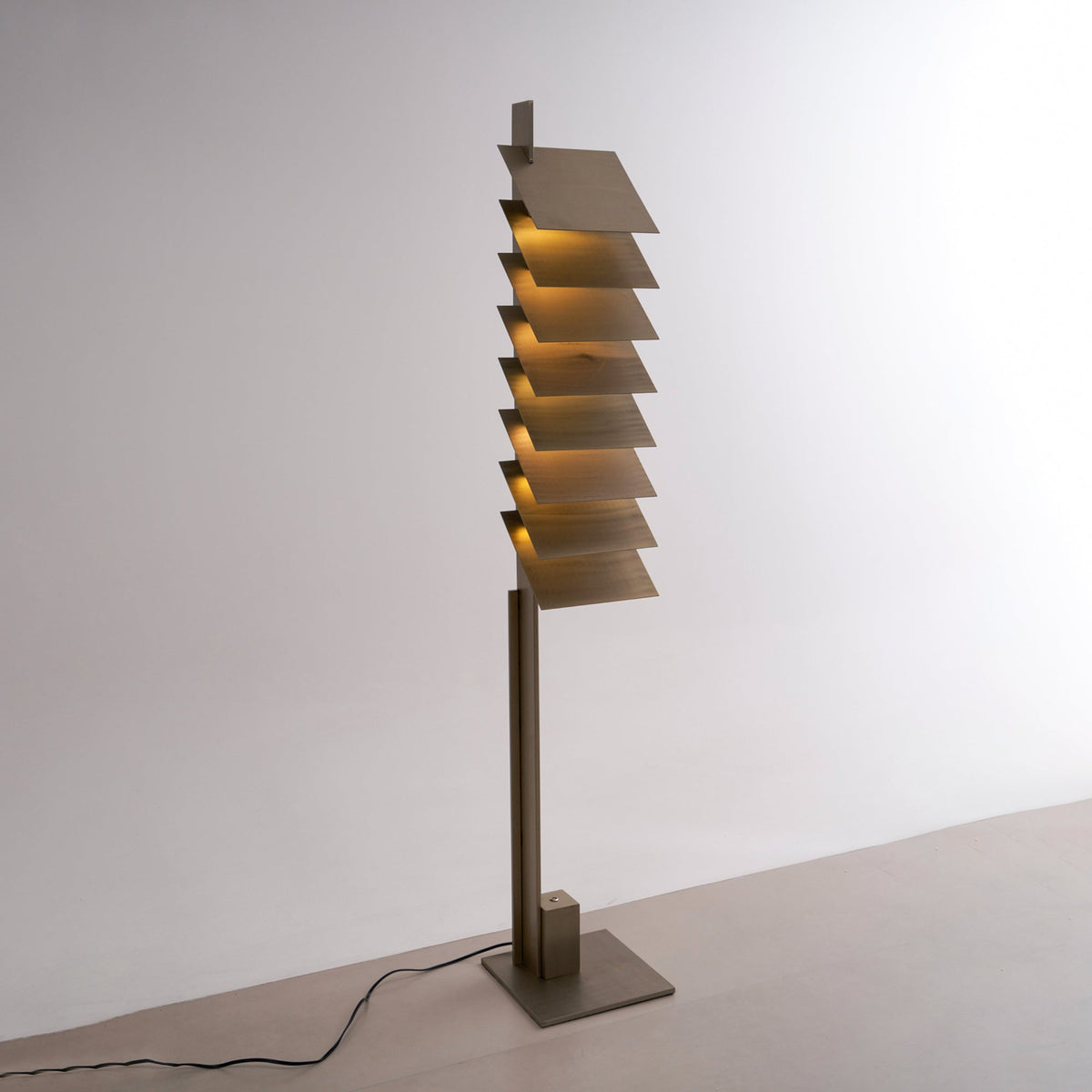 Virauena zewnętrzna lampa stojąca