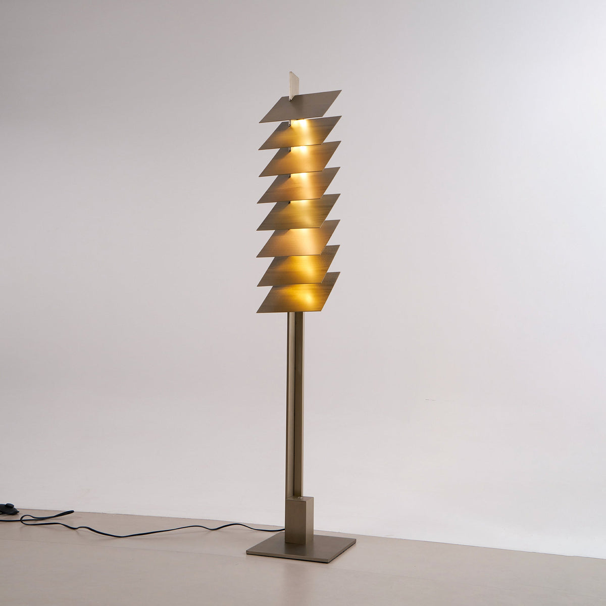 Virauena zewnętrzna lampa stojąca