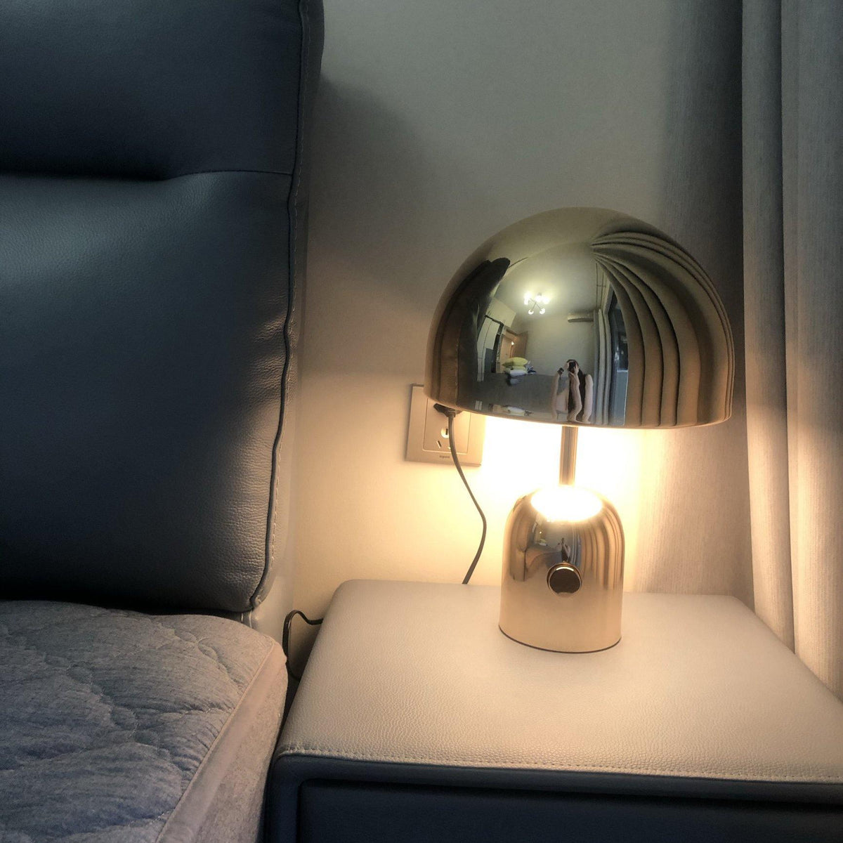 Ames luksusowa lampa stołowa Bell