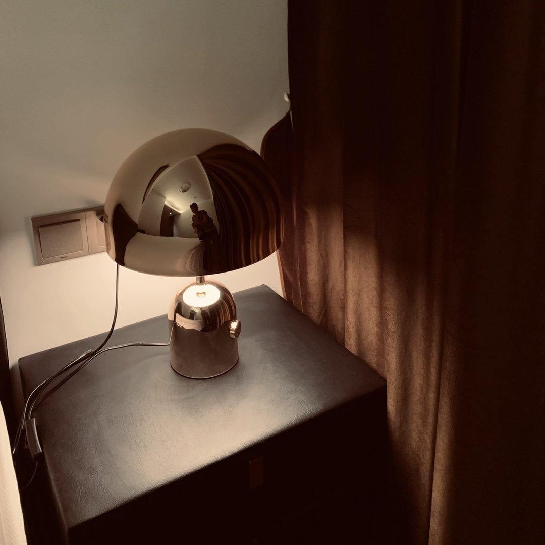 Ames luksusowa lampa stołowa Bell