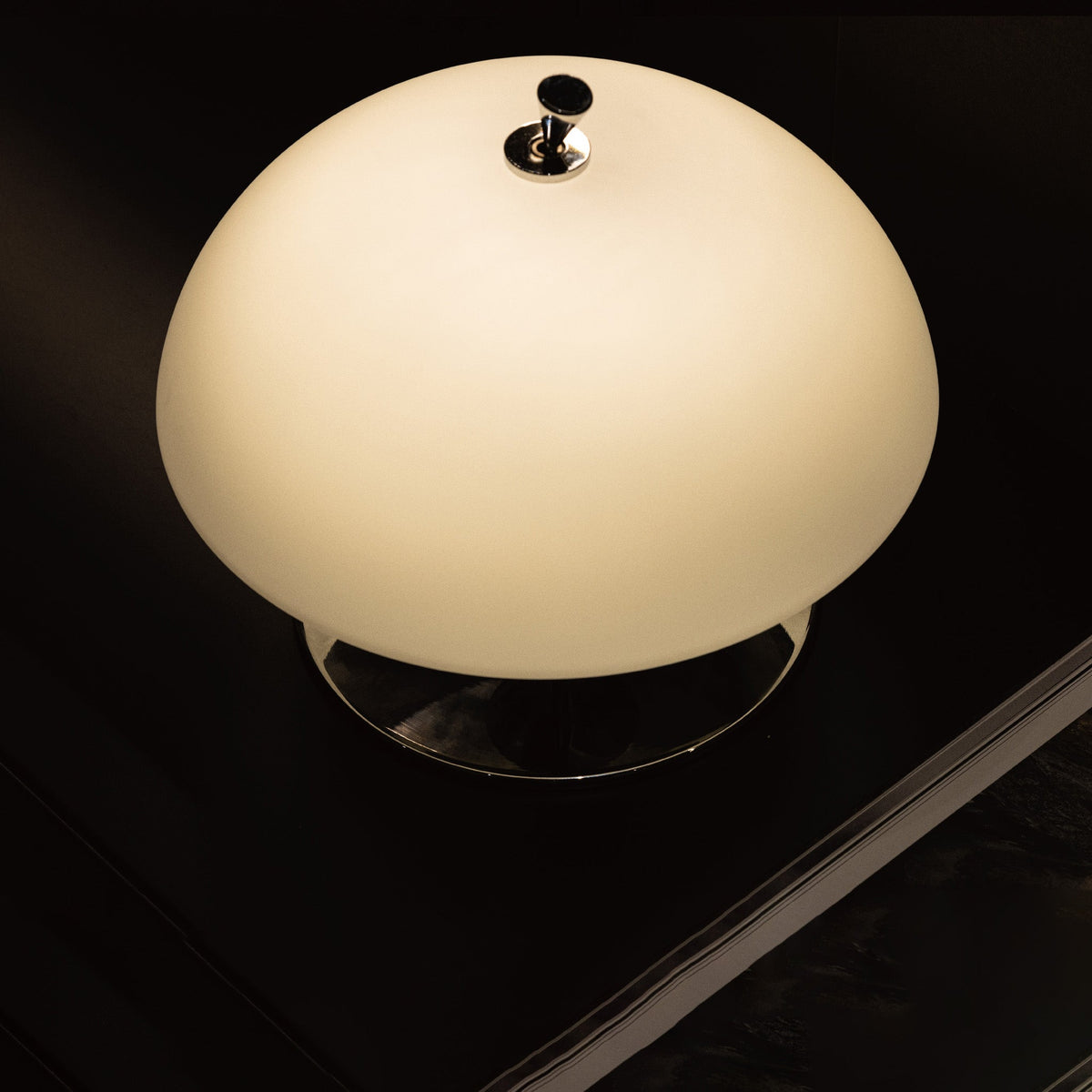 Lampa stołowa Auret z wbudowaną baterią