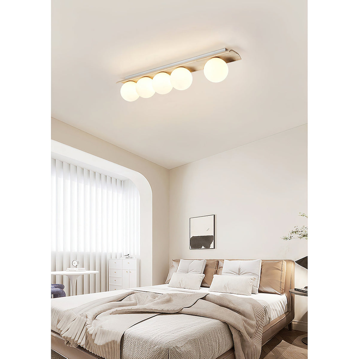 Serenaya kulista lampa sufitowa ze szkła i travertinu