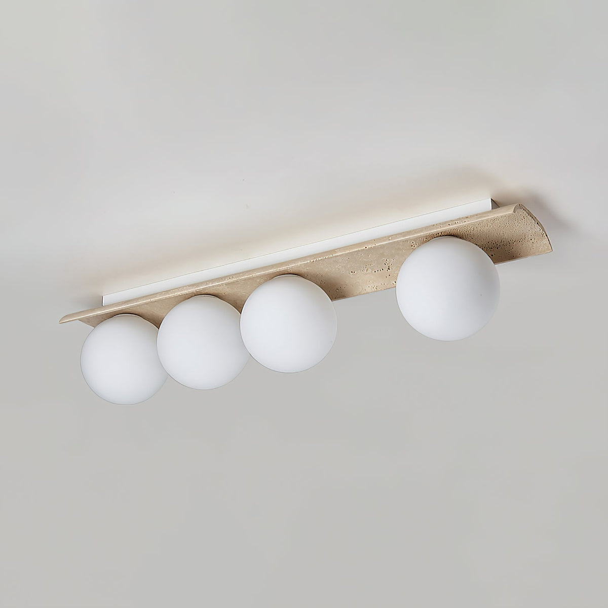 Serenaya kulista lampa sufitowa ze szkła i travertinu