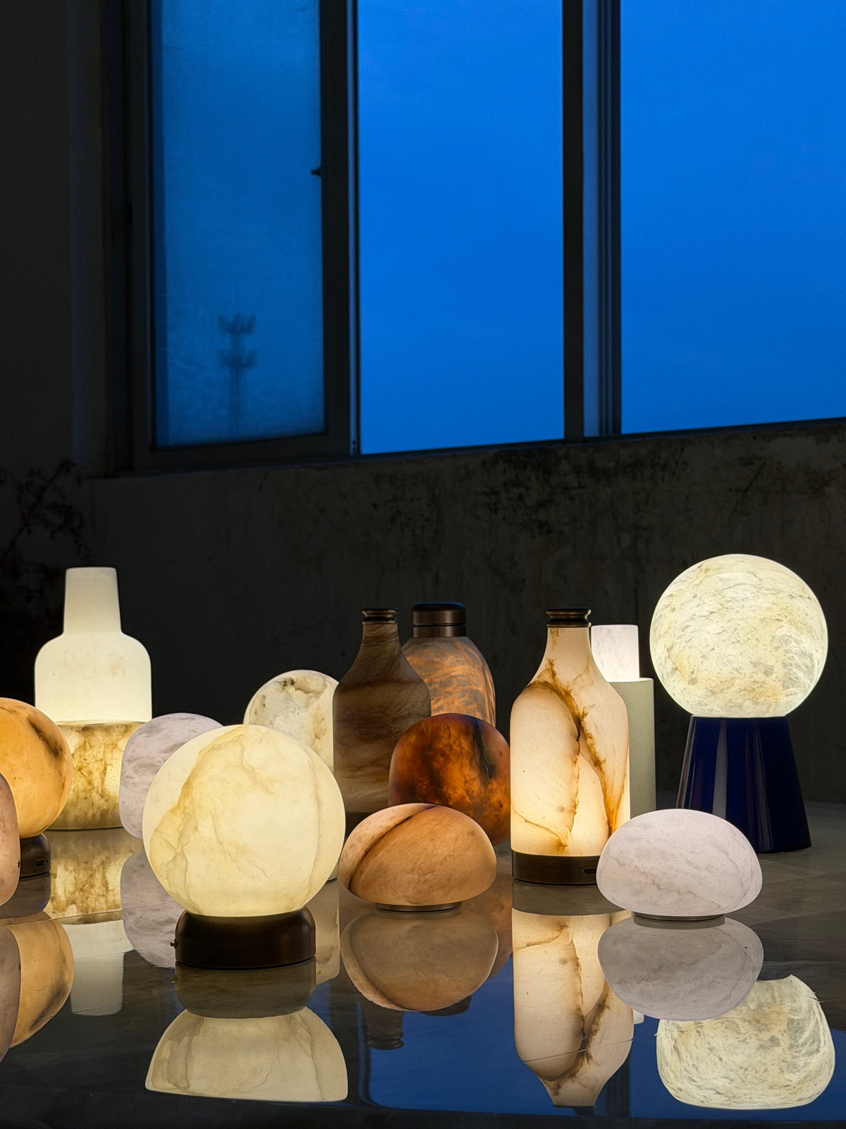 Lampa stołowa Elaeia z geometrią
