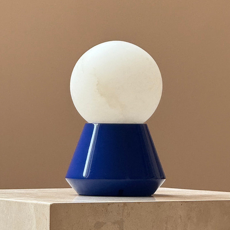 Lampa stołowa Elaeia z geometrią