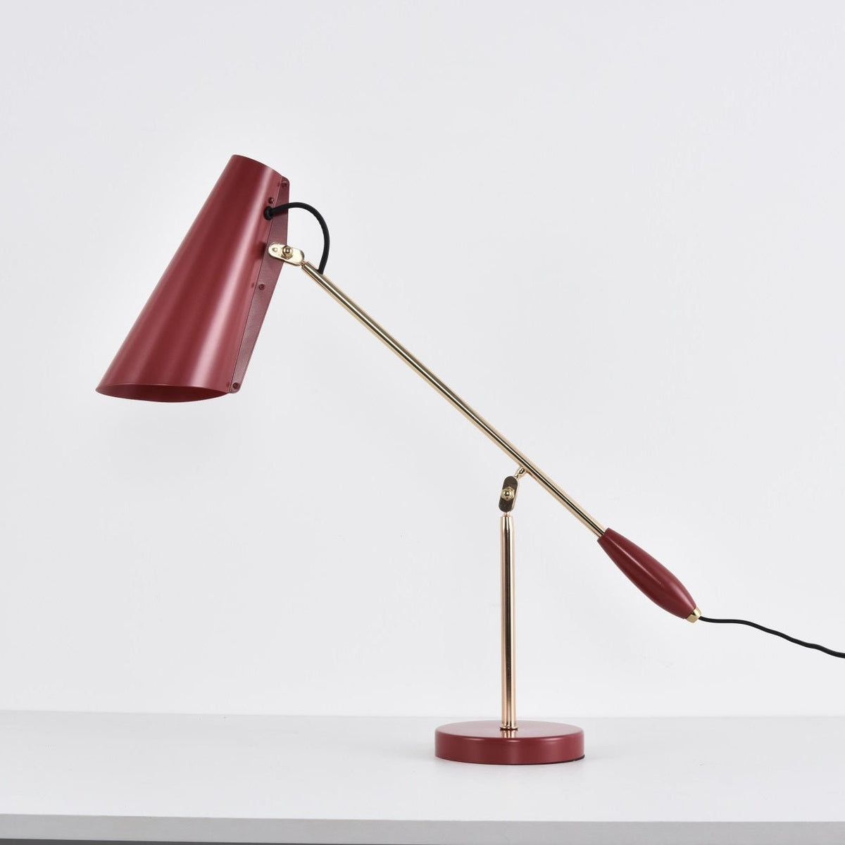 Orbix stalowa lampa stołowa w stylu z połowy wieku