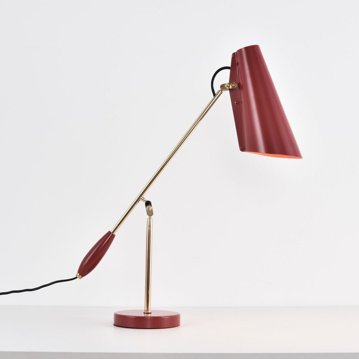 Orbix stalowa lampa stołowa w stylu z połowy wieku