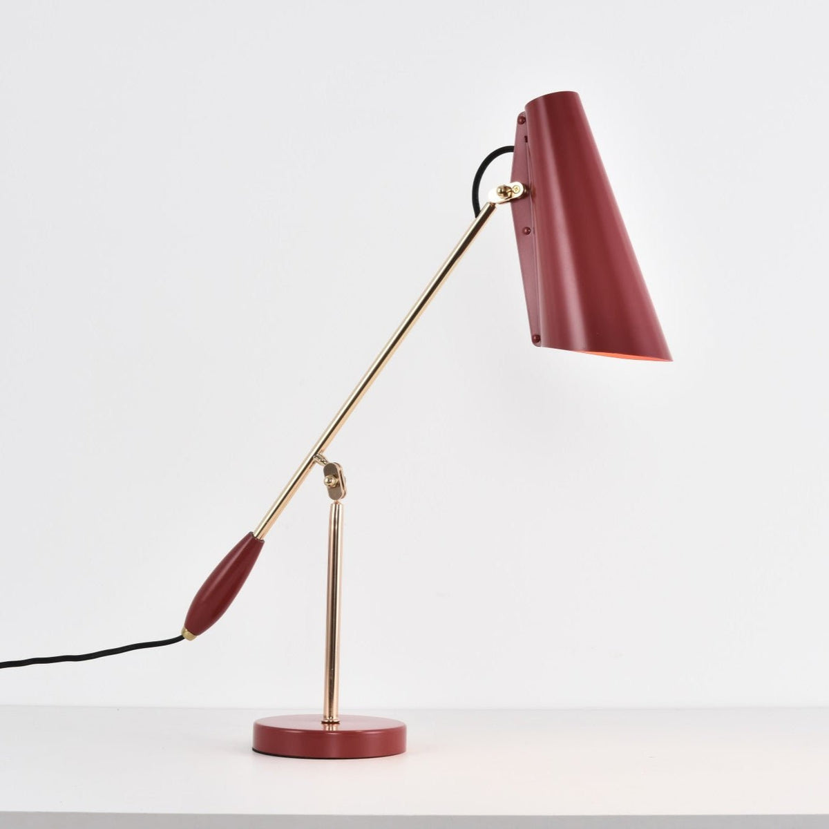Orbix stalowa lampa stołowa w stylu z połowy wieku