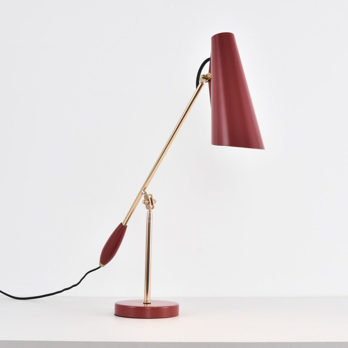 Orbix stalowa lampa stołowa w stylu z połowy wieku
