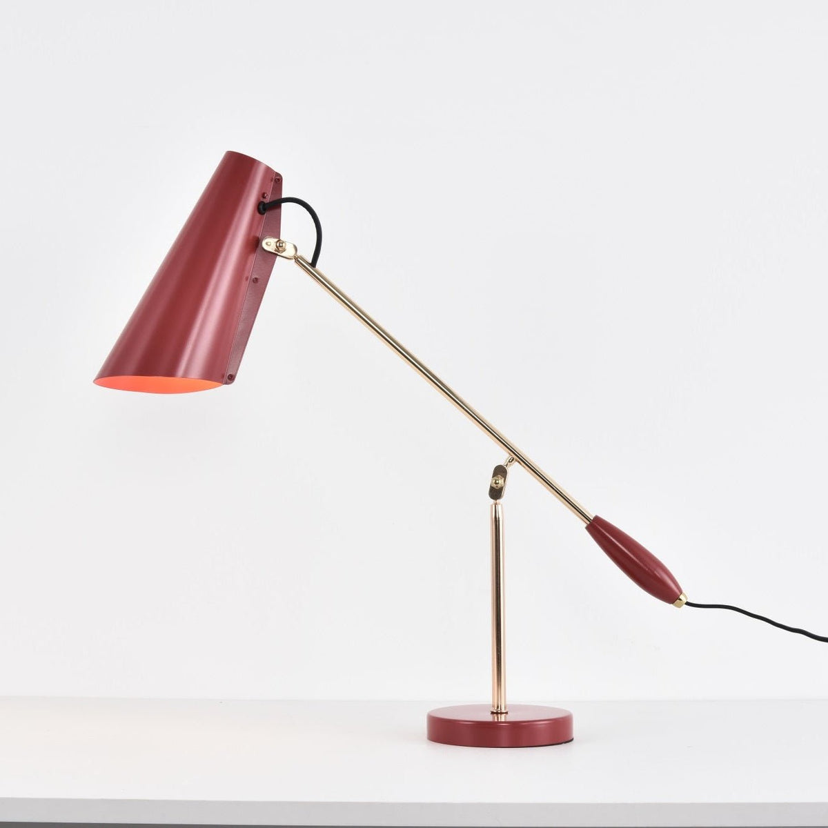 Orbix stalowa lampa stołowa w stylu z połowy wieku