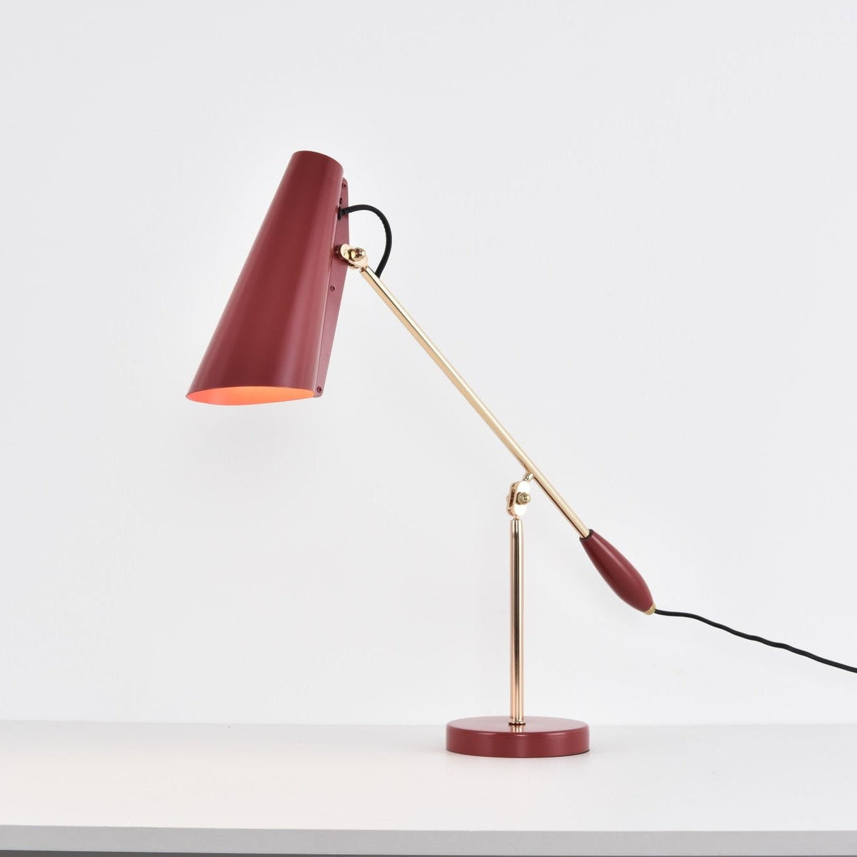 Orbix stalowa lampa stołowa w stylu z połowy wieku