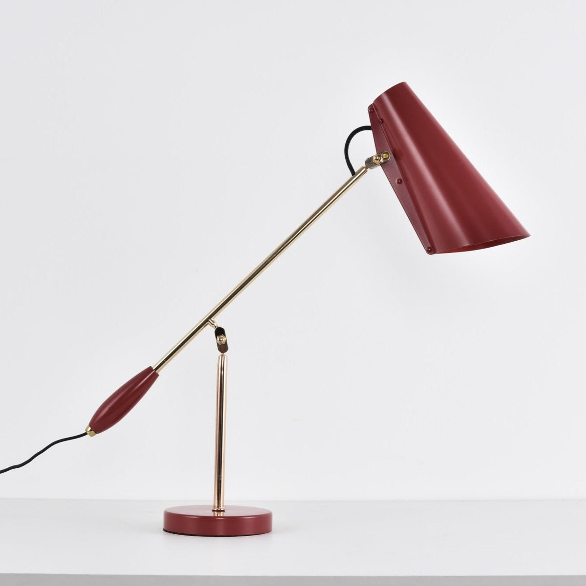 Orbix stalowa lampa stołowa w stylu z połowy wieku