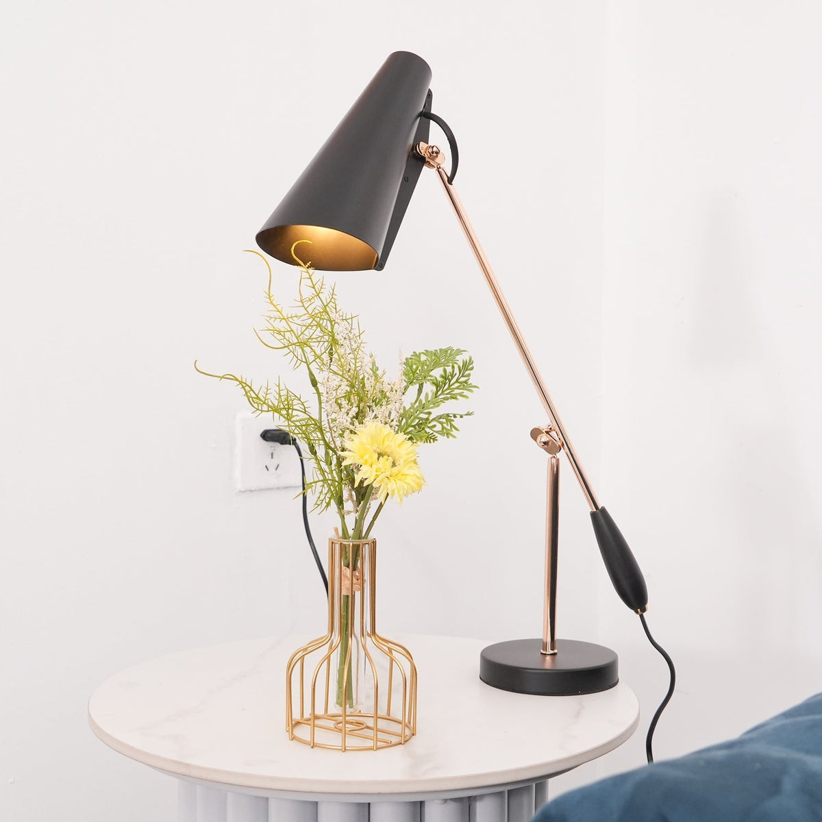 Orbix stalowa lampa stołowa w stylu z połowy wieku