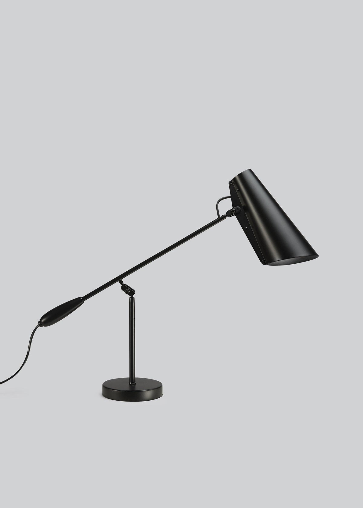 Orbix stalowa lampa stołowa w stylu z połowy wieku