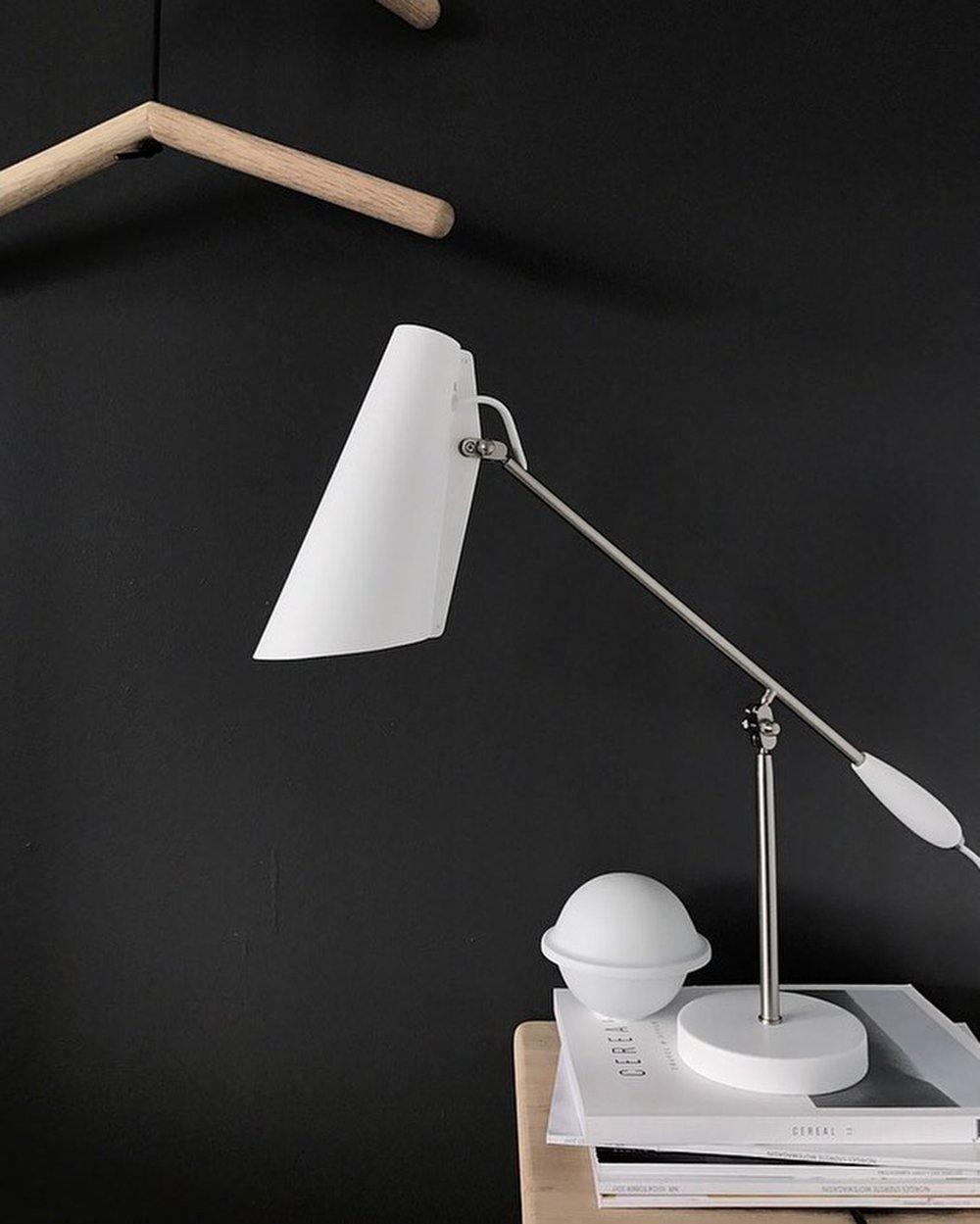 Orbix stalowa lampa stołowa w stylu z połowy wieku