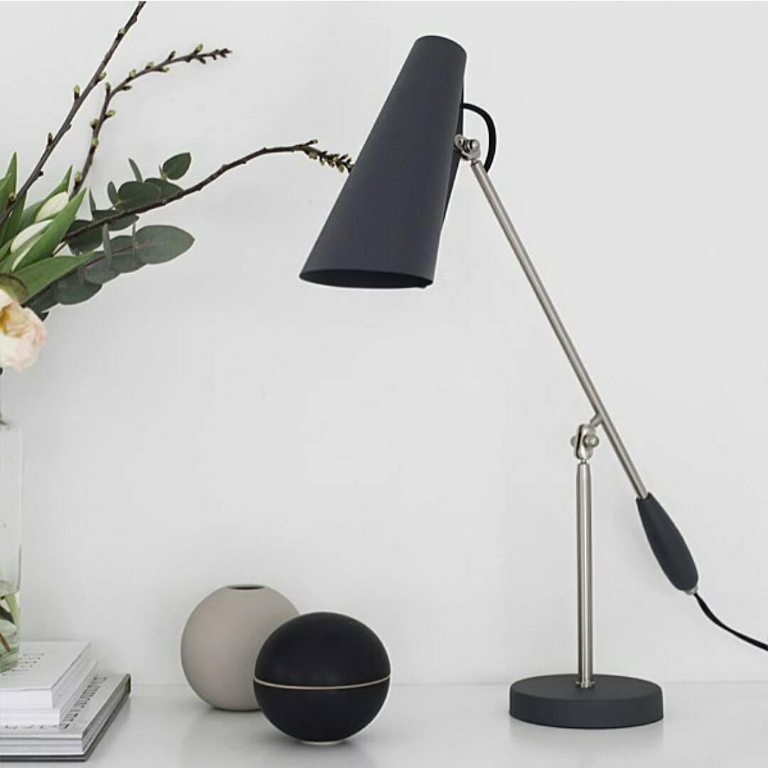 Orbix stalowa lampa stołowa w stylu z połowy wieku