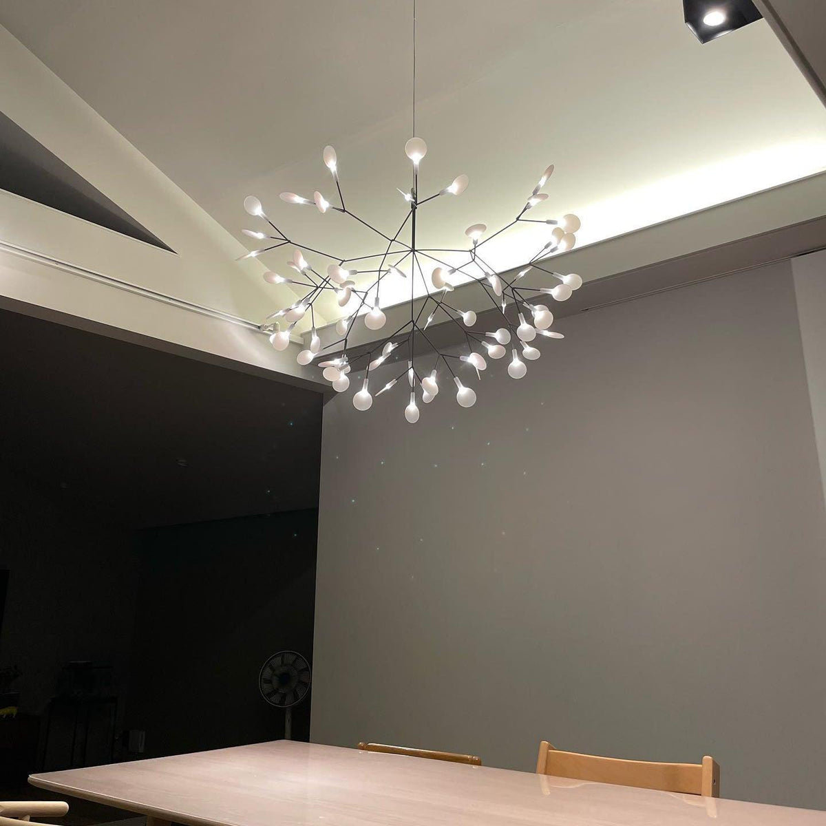 Czarny żyrandol Firefly LED